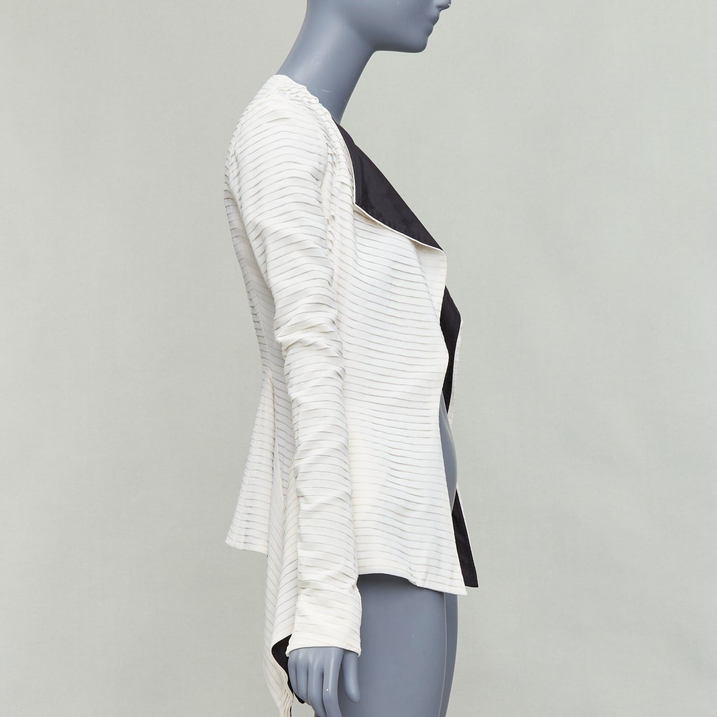 Gareth Pugh rare GARETH PUGH 2009 Runway cream black plisse silk draped biker IT38 XS Size XS / US 0-2 / IT 36-38 - 4 Thumbnail