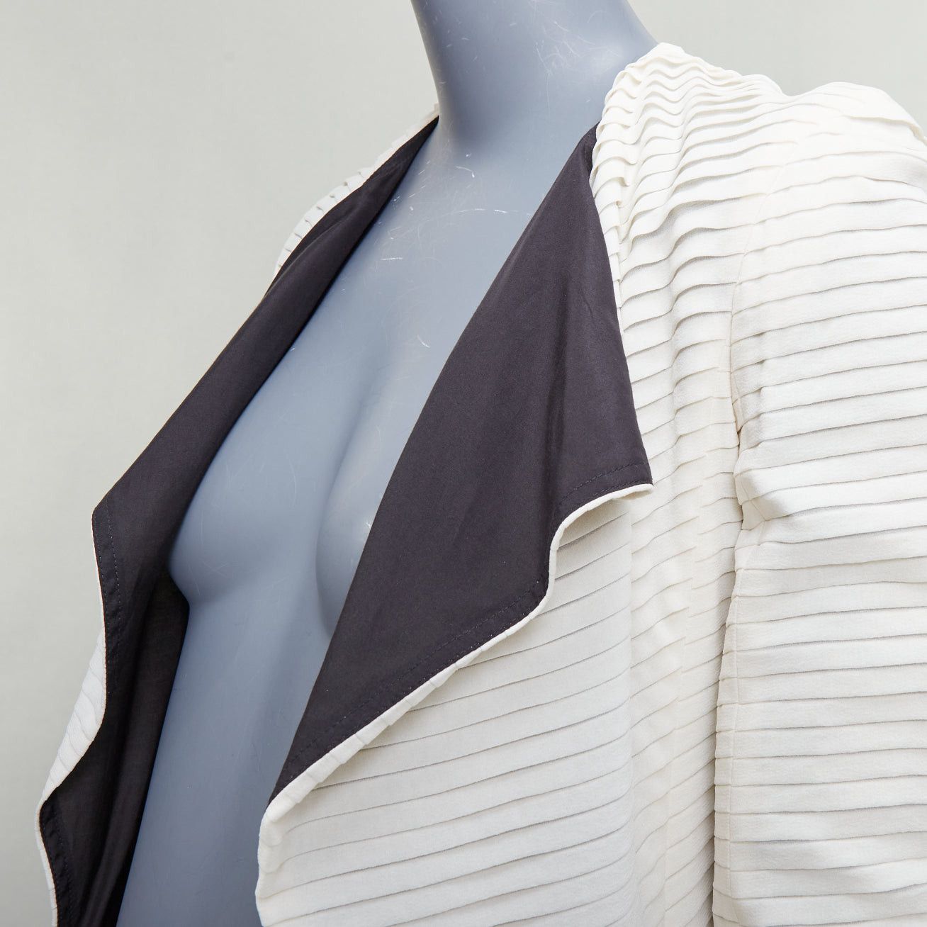 Gareth Pugh rare GARETH PUGH 2009 Runway cream black plisse silk draped biker IT38 XS Size XS / US 0-2 / IT 36-38 - 2 Thumbnail