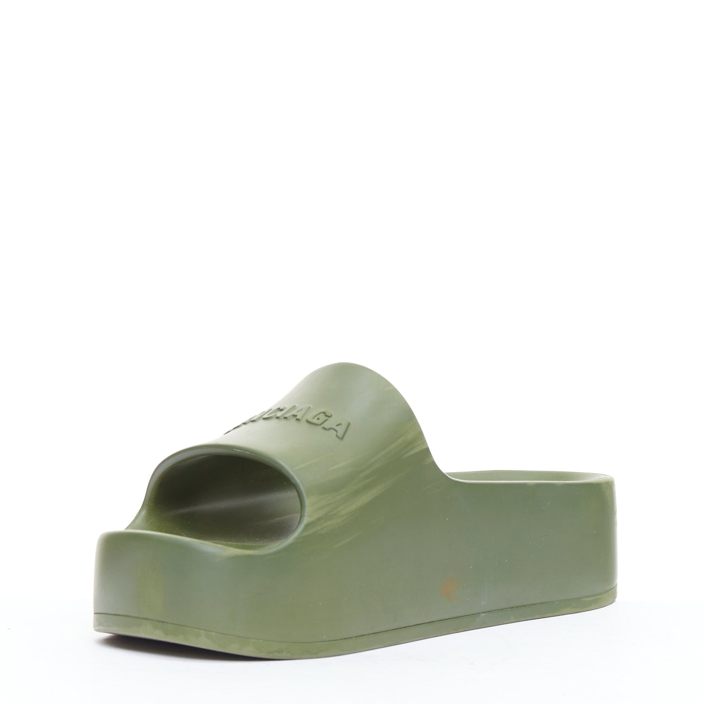 Balenciaga BALENCIAGA Chunky green debossed logo rubber platform pool slides EU36 Size US 6 / IT 36 - 4 Thumbnail