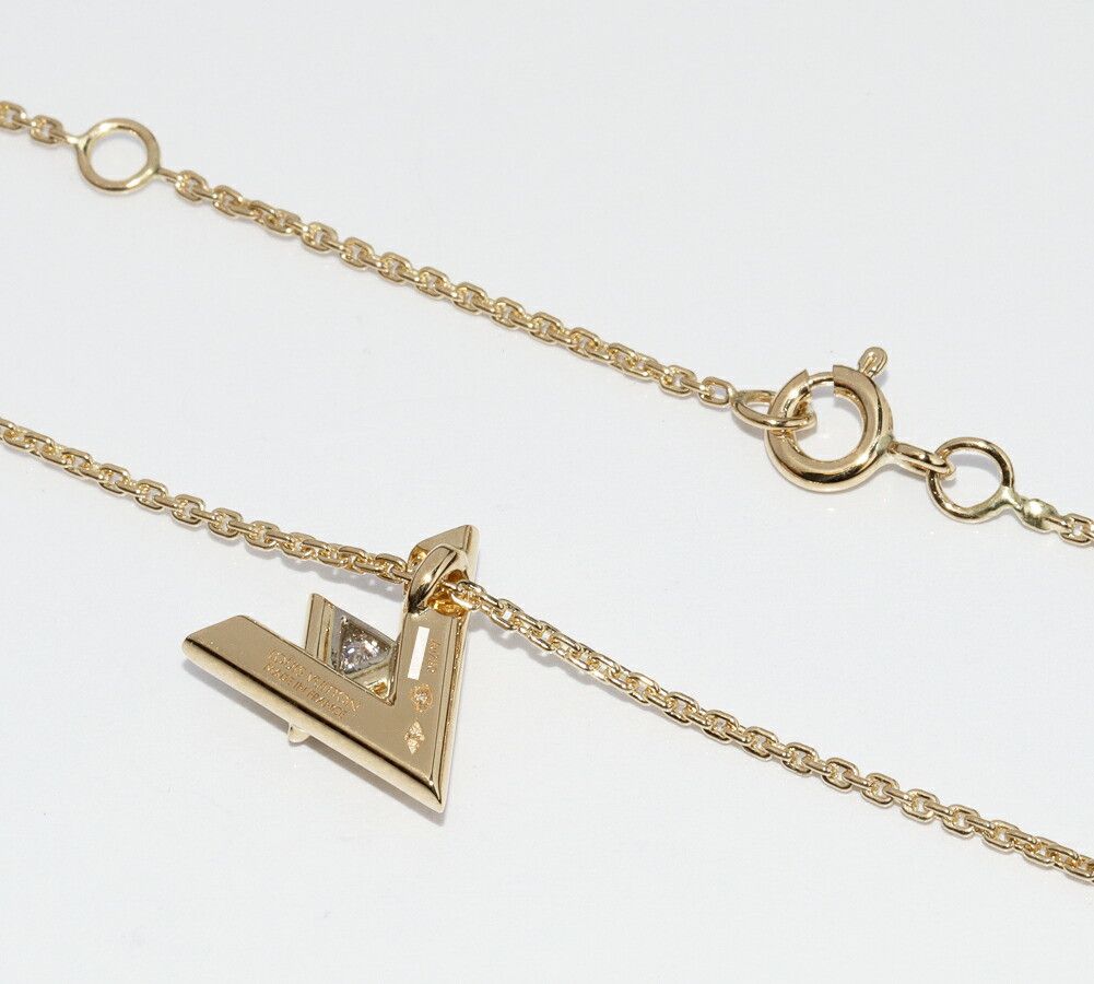 Louis Vuitton Louis Vuitton Louis Vuitton 18K Yellow Gold LV Volt One PM Pendant Necklace Q93805 Crocodile skin Necklace Q93805 DUTY FREE for USA Size ONE SIZE - 5 Thumbnail