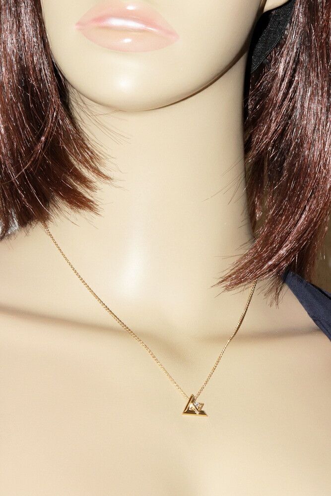 Louis Vuitton Louis Vuitton Louis Vuitton 18K Yellow Gold LV Volt One PM Pendant Necklace Q93805 Crocodile skin Necklace Q93805 DUTY FREE for USA Size ONE SIZE - 2 Thumbnail