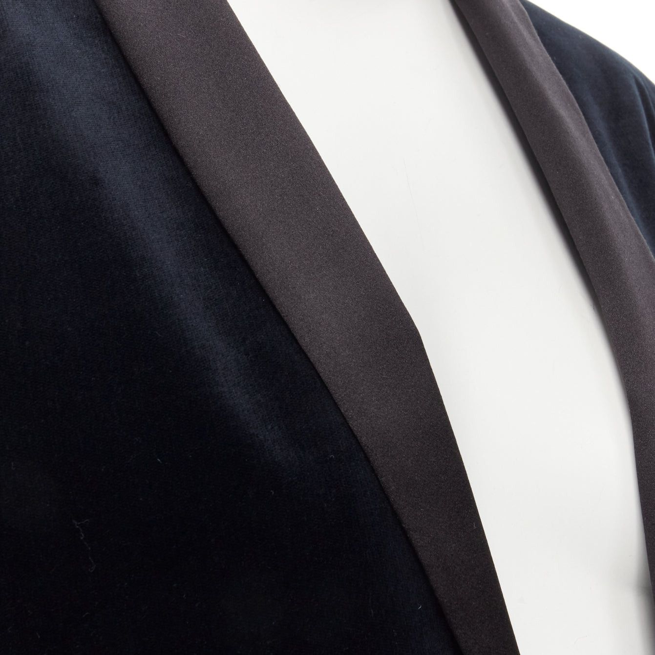 Chanel CHANEL 18A Paris Hamburg Metier D'art navy velvet satin lapel tuxedo blazer FR46 Size XL / US 12-14 / IT 48-50 - 12 Thumbnail