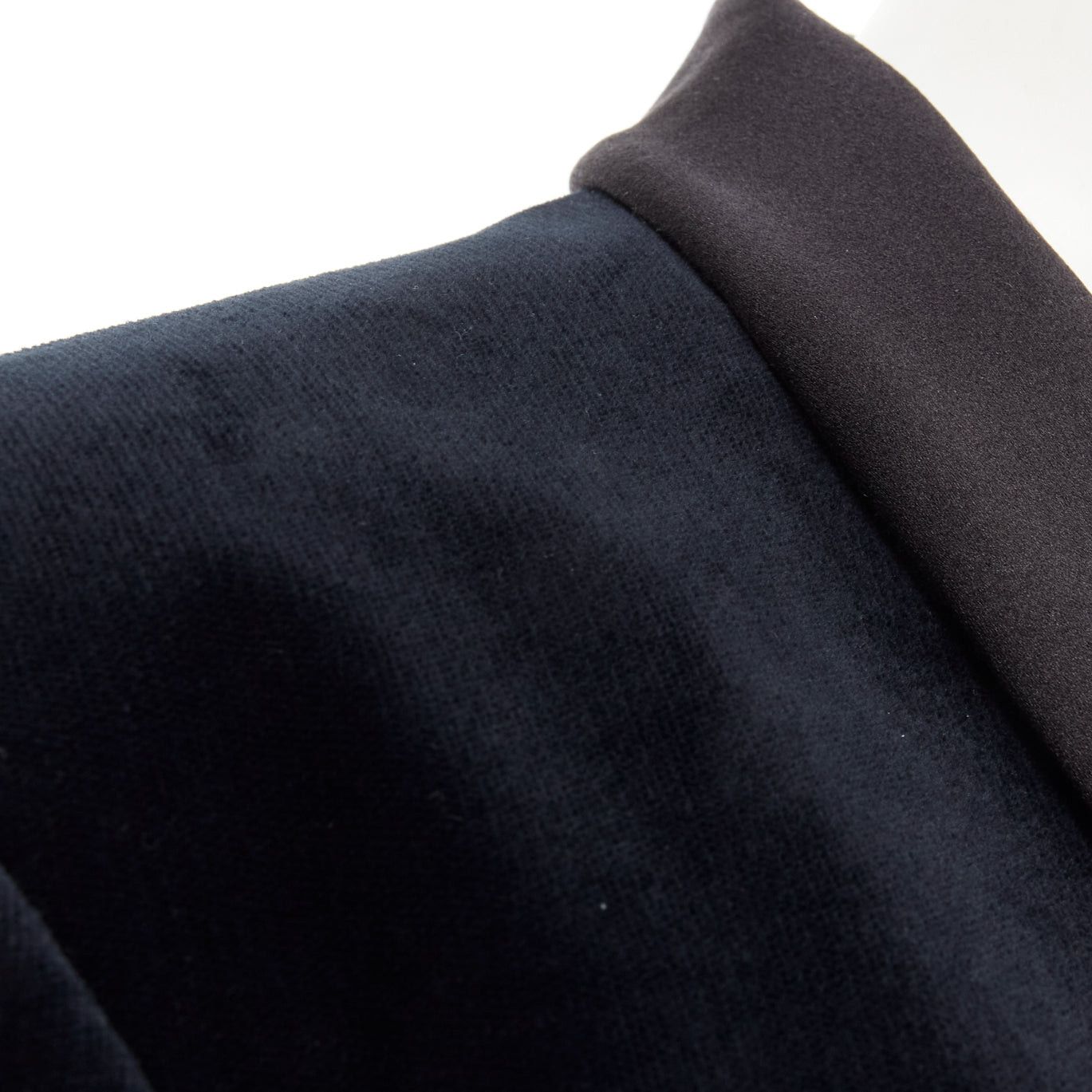 Chanel CHANEL 18A Paris Hamburg Metier D'art navy velvet satin lapel tuxedo blazer FR46 Size XL / US 12-14 / IT 48-50 - 10 Thumbnail