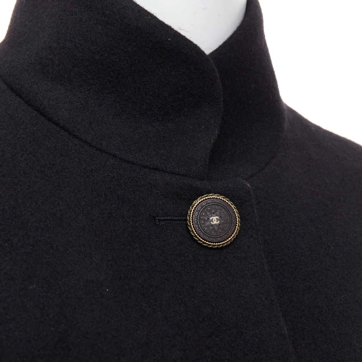 Chanel rare CHANEL 2015 Runway Edelweiss flower embroidery circle pocket wool coat FR42 Size L / US 10 / IT 46 - 9 Thumbnail
