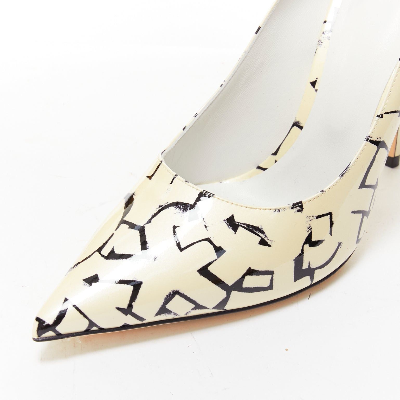 Jimmy Choo JIMMY CHOO ERIC HAZE Poggy black graphics pearl leather pumps EU38.5 Size US 8.5 / IT 38.5 - 7 Thumbnail