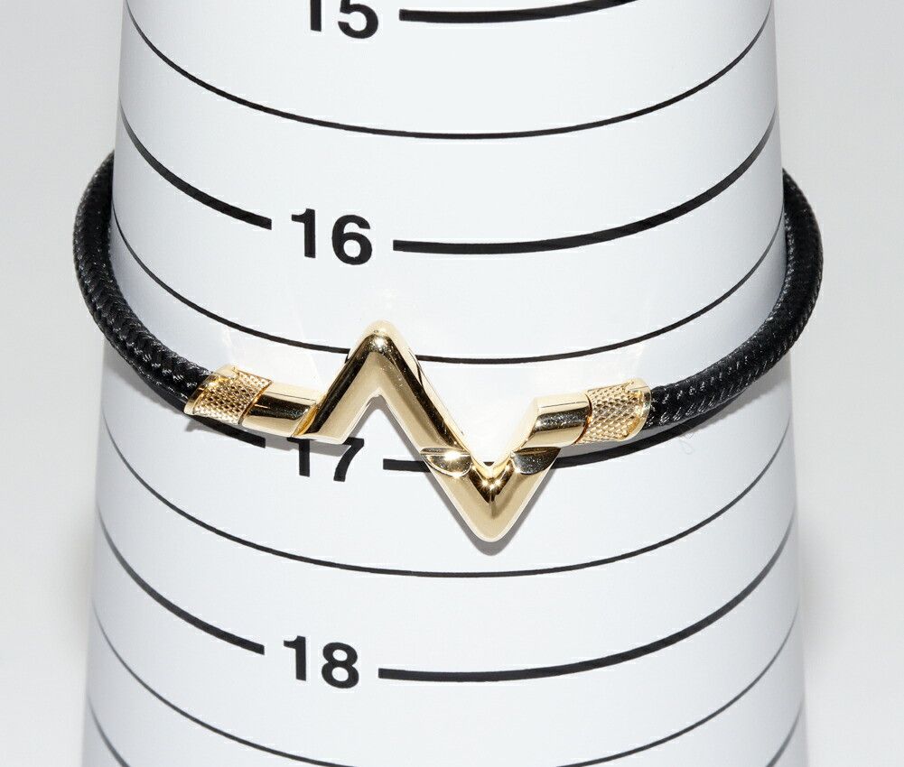 Louis Vuitton Louis Vuitton Louis Vuitton Play Volt Upside Down GM Au750 Bracelet Size 17 Crocodile skin Bracelet Q05413 DUTY FREE for USA Size ONE SIZE - 2 Thumbnail