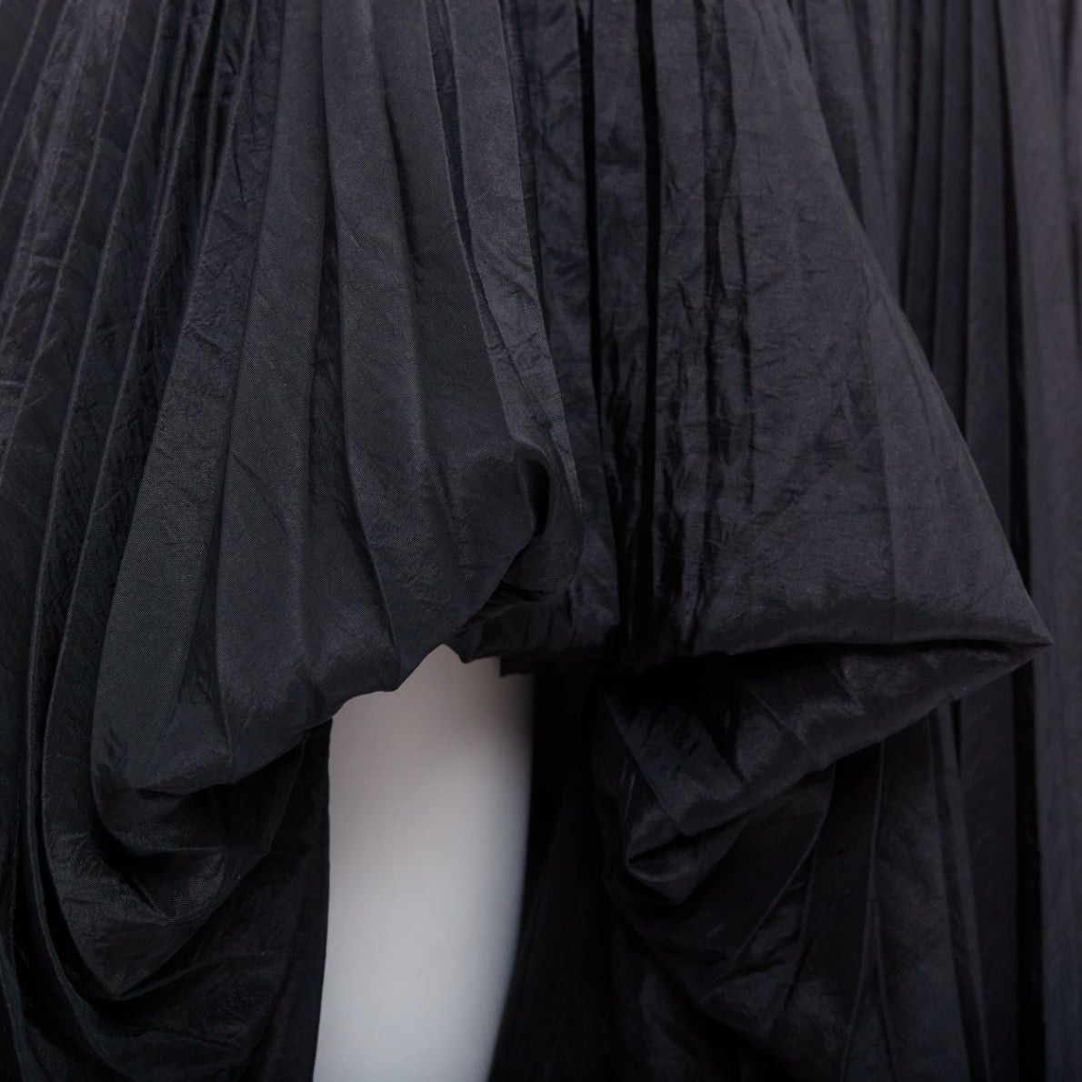 Other E. STOTT Ellen black pleated taffeta hi low side slit midi skirt UK10 M Size 28" / US 6 / IT 42 - 7 Thumbnail