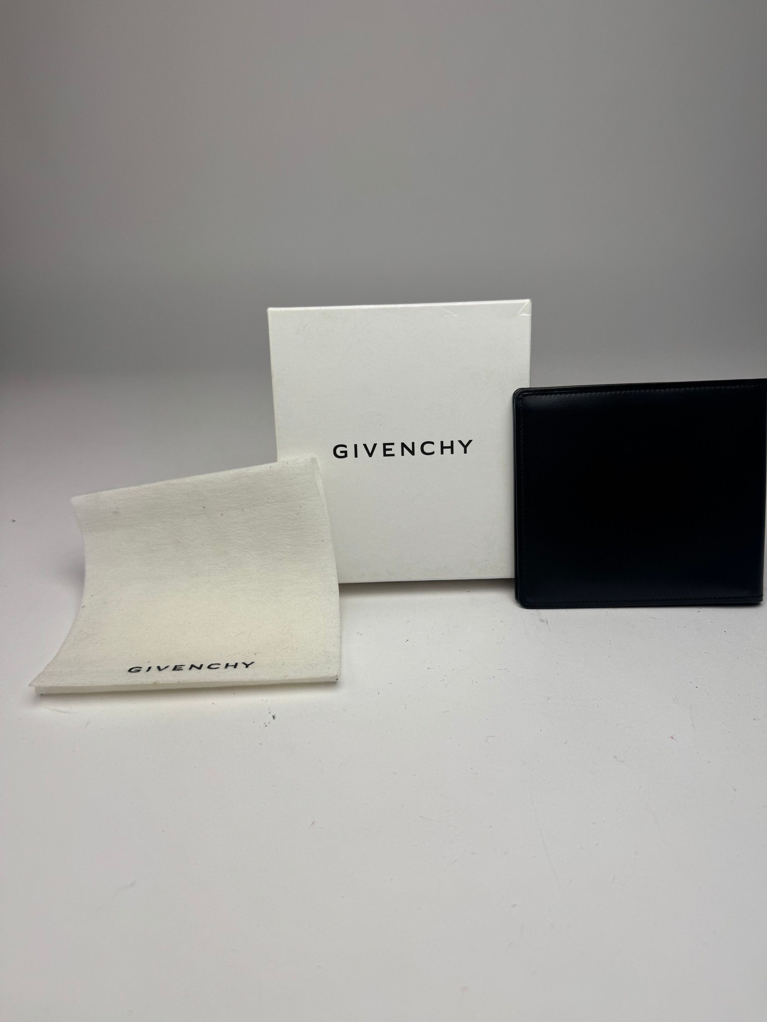 Givenchy Vintage Flapable Leather Card Holder / Wallet black Size ONE SIZE - 14 Thumbnail