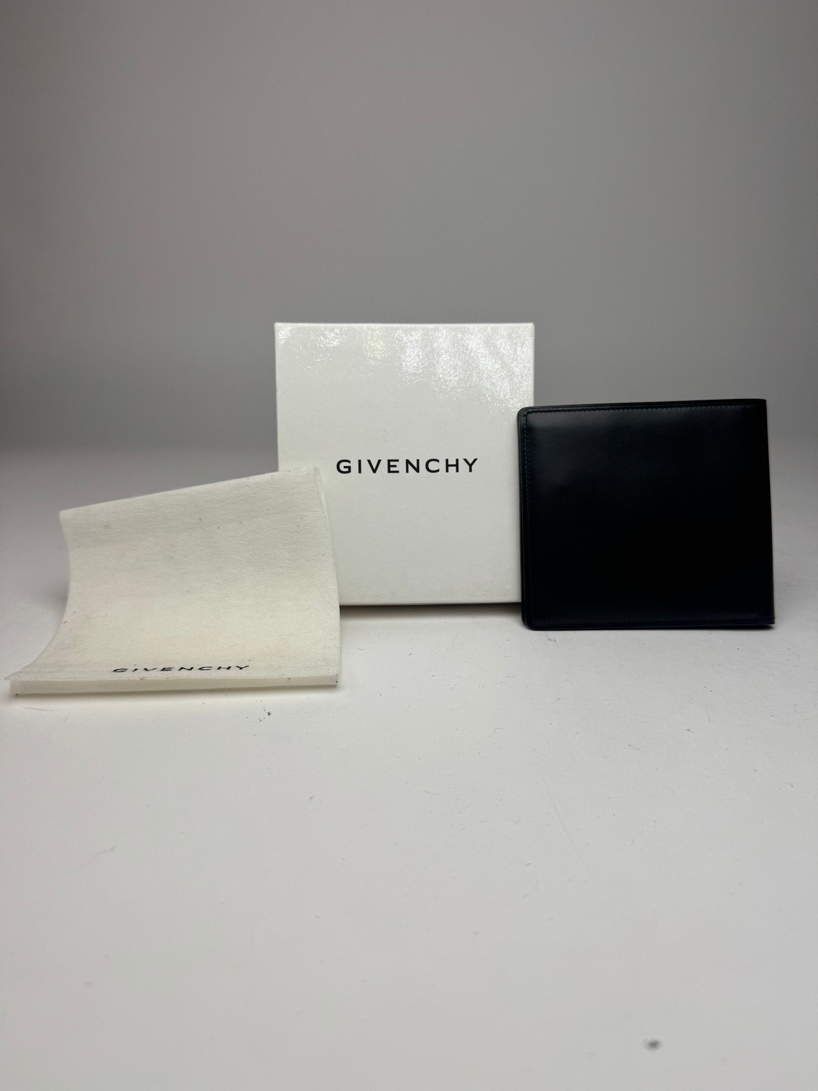 Givenchy Vintage Flapable Leather Card Holder / Wallet black Size ONE SIZE - 2 Thumbnail