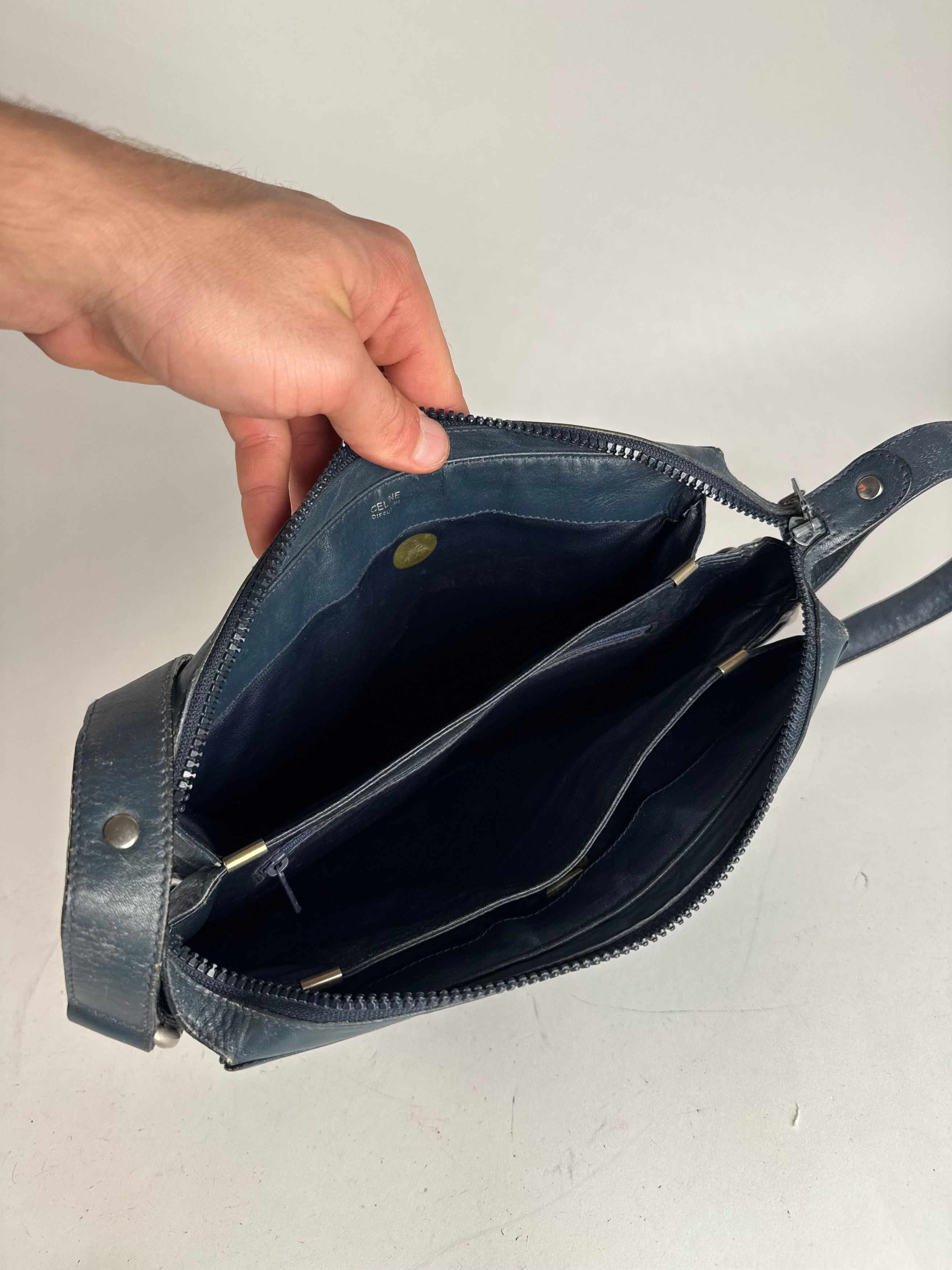 Celine Vintage Triomphe Monogram Leather Shoulder Bag navy Grey Size ONE SIZE - 5 Thumbnail