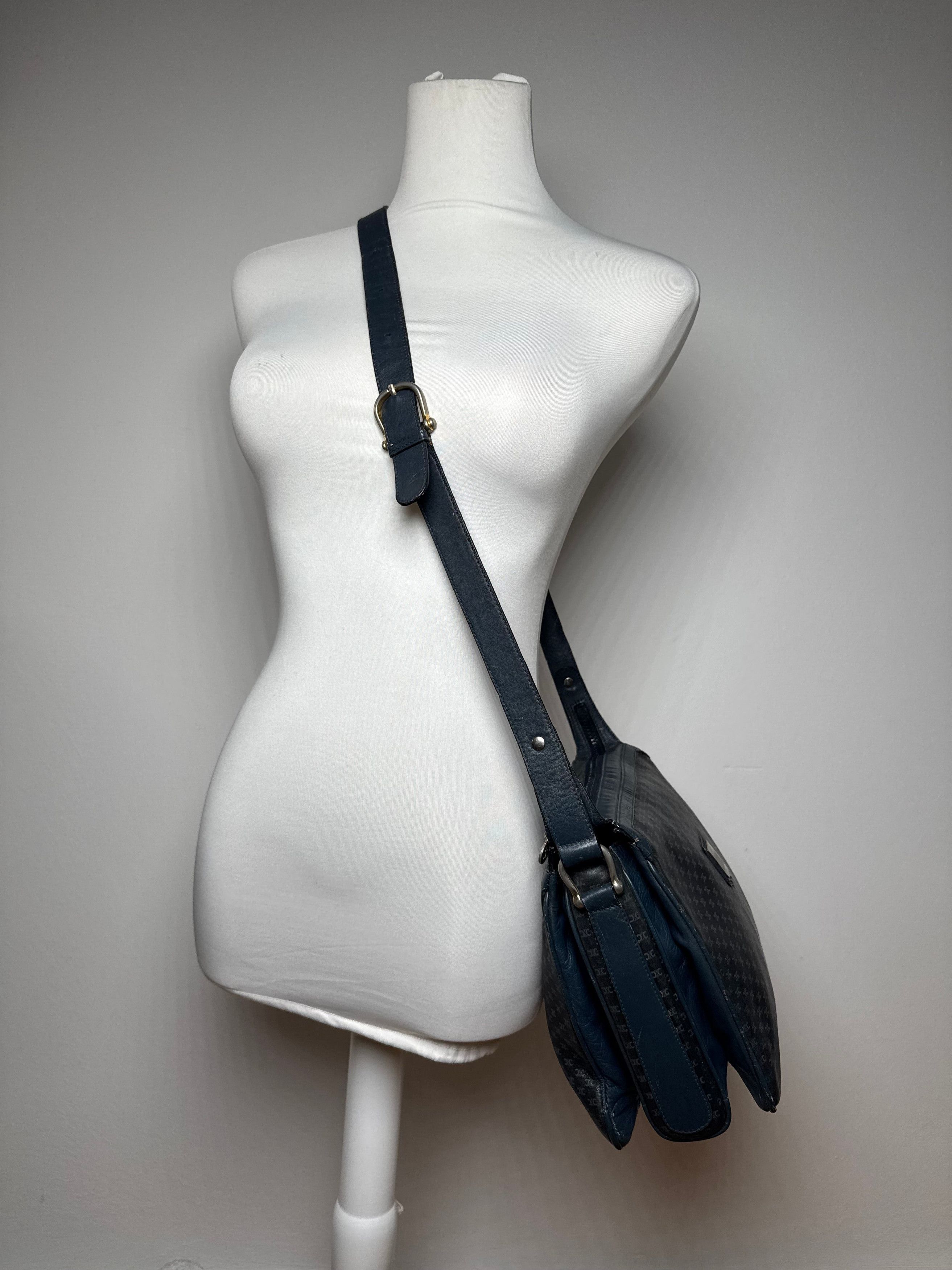 Celine Vintage Triomphe Monogram Leather Shoulder Bag navy Grey Size ONE SIZE - 3 Thumbnail
