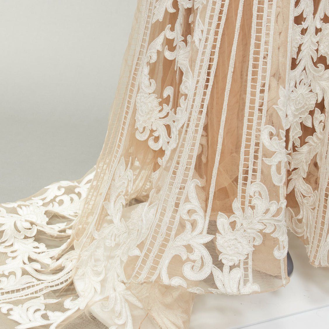 Zuhair Murad ZUHAIR MURAD Bridal 2015 Runway white pearl embellished wedding gown IT36 XXS Size XS / US 0-2 / IT 36-38 - 7 Thumbnail