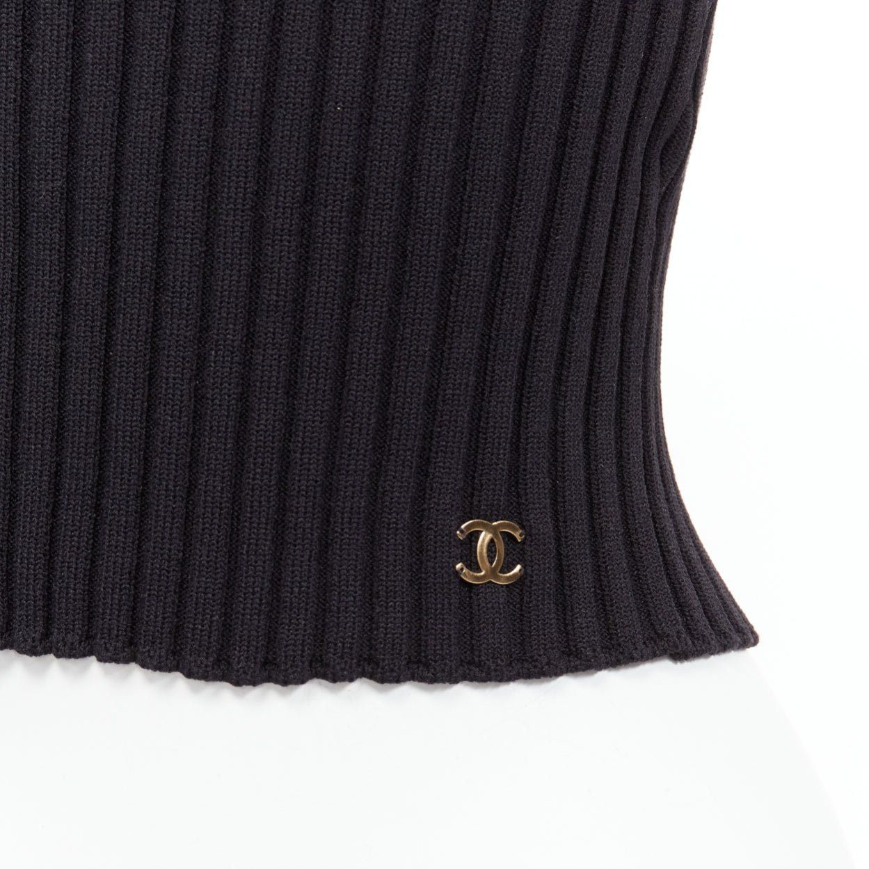 Chanel CHANEL 01A gold CC logo charm black ribbed V neck cropped vest top FR38 M Size M / US 6-8 / IT 42-44 - 2 Thumbnail