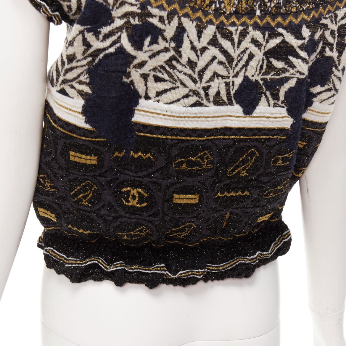 Chanel CHANEL 2019 Runway black gold Egyptian Hieroglyphics CC logo cap sleeve sweater FR36 S Size S / US 4 / IT 40 - 7 Thumbnail