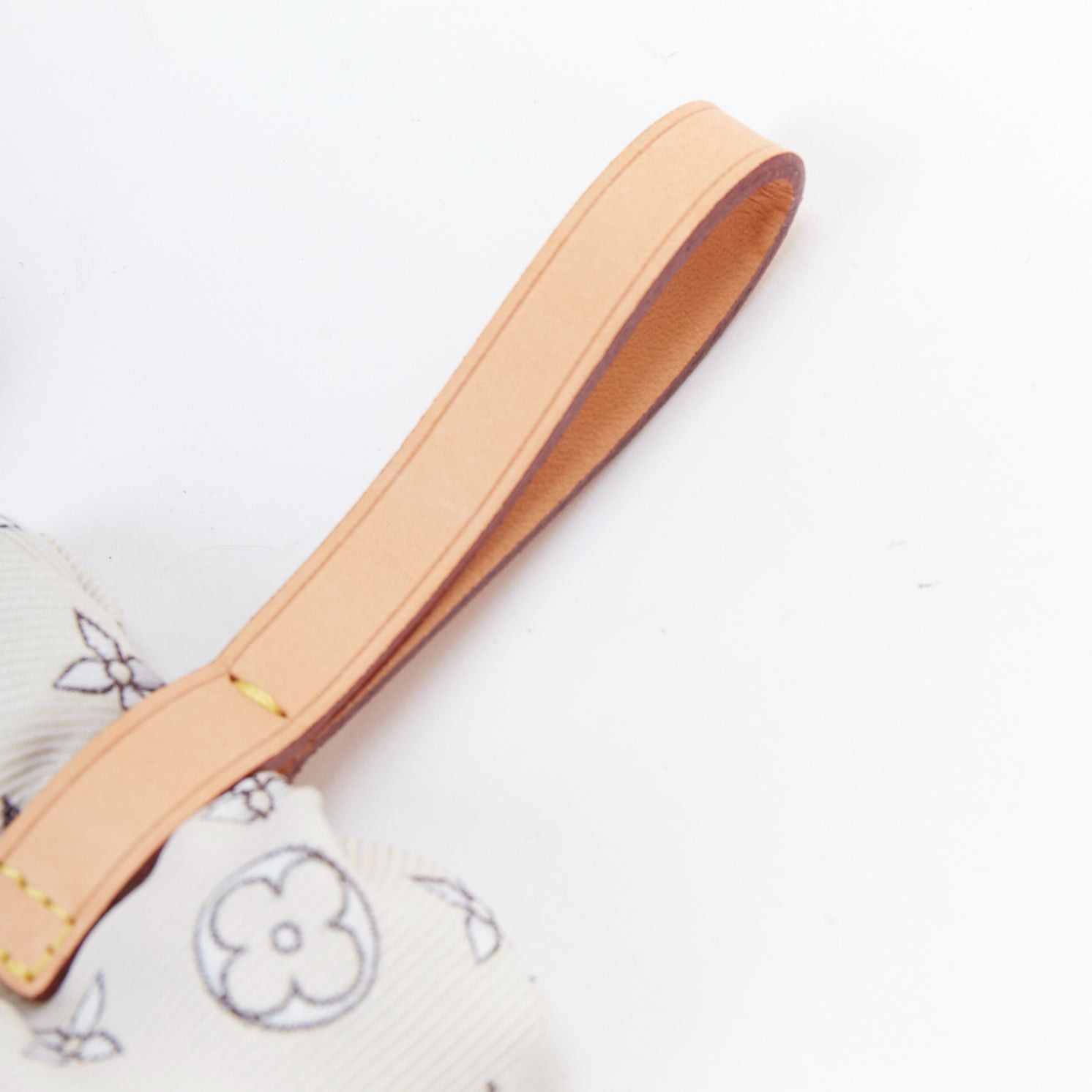 Louis Vuitton LOUIS VUITTON cream fabric LV monogram travel shoe horn Size ONE SIZE - 4 Thumbnail