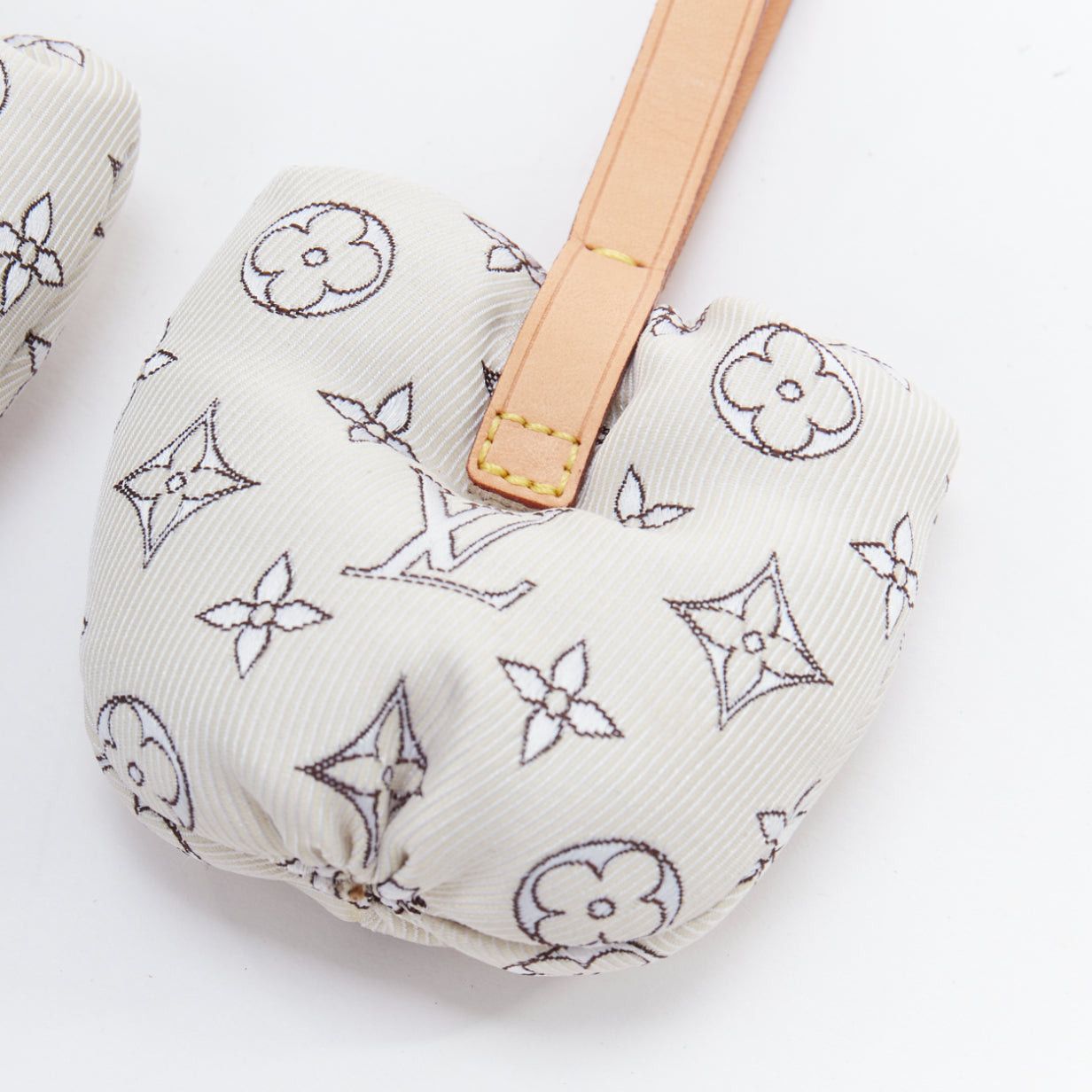 Louis Vuitton LOUIS VUITTON cream fabric LV monogram travel shoe horn Size ONE SIZE - 2 Thumbnail