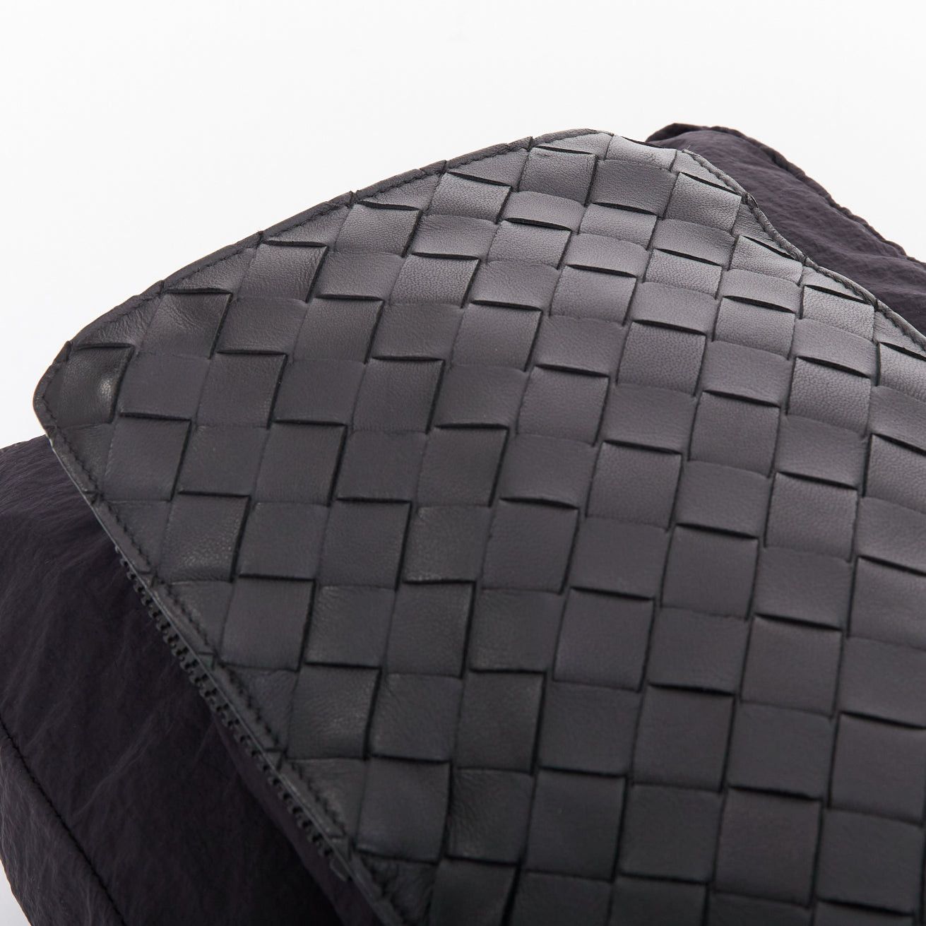Bottega Veneta BOTTEGA VENETA Intrecciato Foldable black nylon woven leather messenger bag Size ONE SIZE - 7 Thumbnail