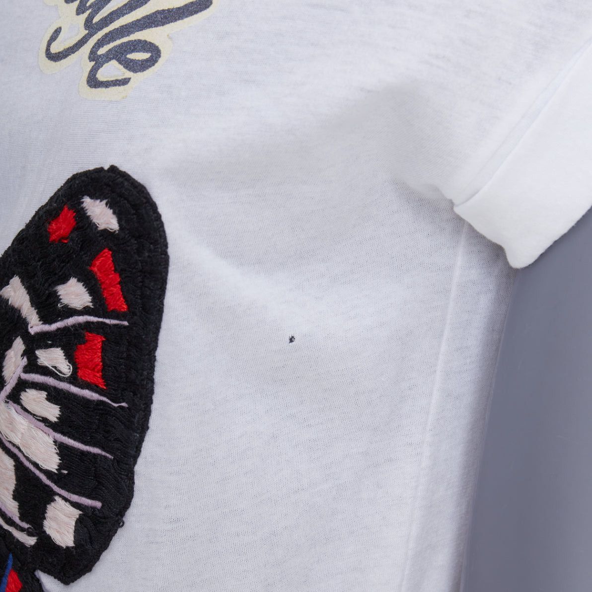 Gucci GUCCI L'Aveugle Par Amour white butterfly embroidered tshirt XS Size S / US 4 / IT 40 - 7 Thumbnail