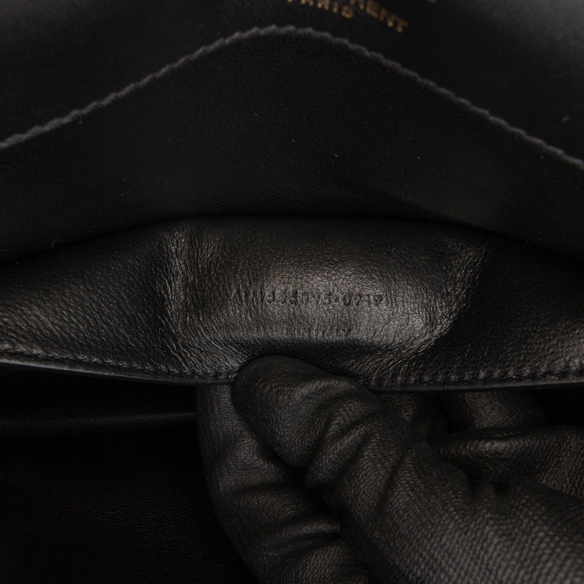Yves Saint Laurent Yves Saint Laurent Quilted Calfskin Victoire Chain Crossbody Size ONE SIZE - 6 Thumbnail
