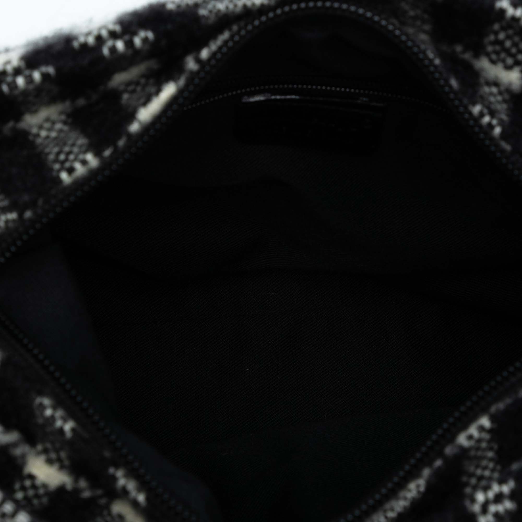 Burberry Burberry Vintage Check Wool Shoulder Bag Size ONE SIZE - 4 Thumbnail