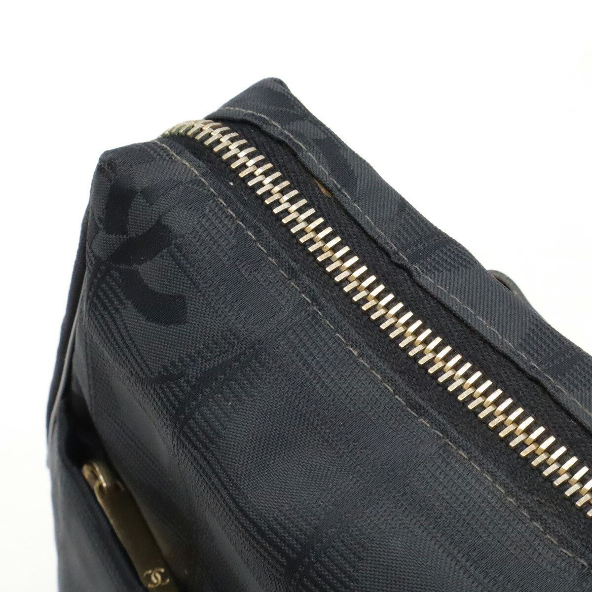 Chanel Chanel Chanel Nylon Jacquard New Travel Line Shoulder Bag A20513 Leather Shoulder Bag A20513 DUTY FREE for USA Size ONE SIZE - 5 Thumbnail