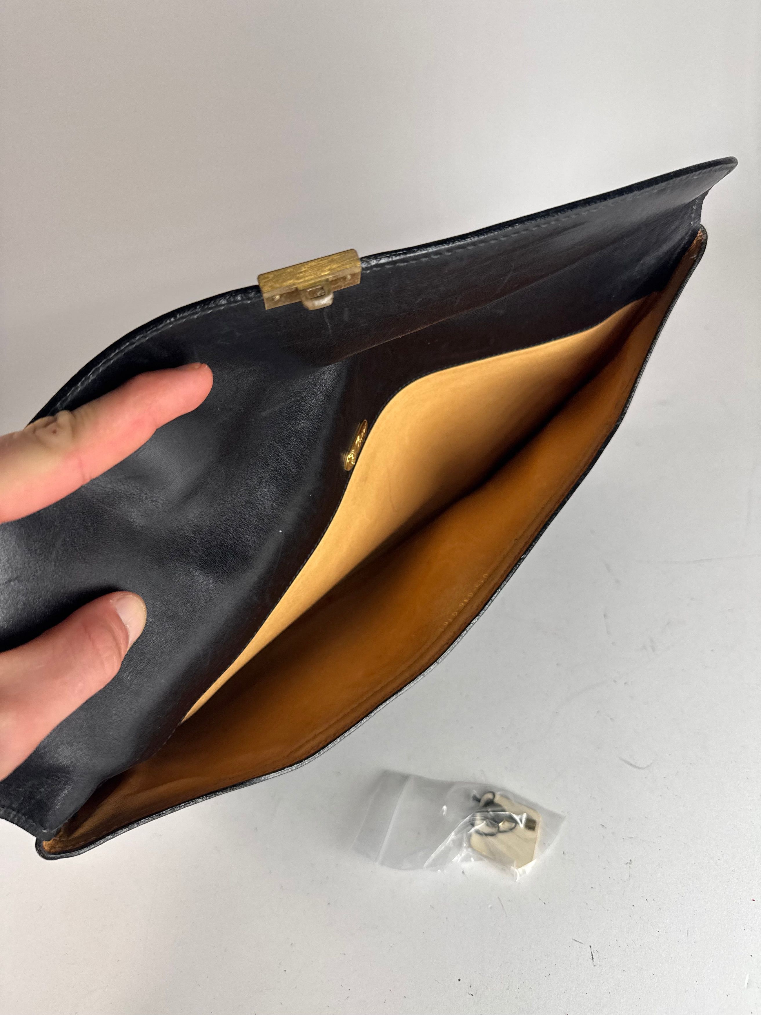 Gucci Vintage Leather Clutch Black Size ONE SIZE - 3 Thumbnail