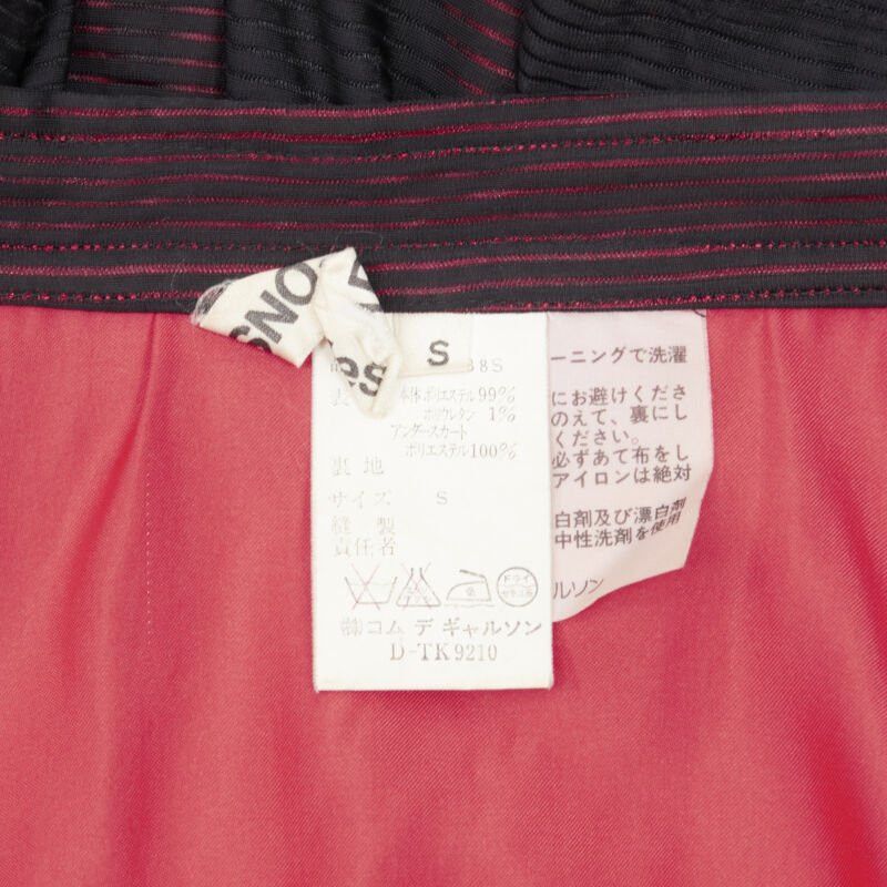 Comme des Garcons vintage COMME DES GARCONS 1980's black red shirred ruffle layered flared skirt S Size 27" / US 4 / IT 40 - 9 Thumbnail