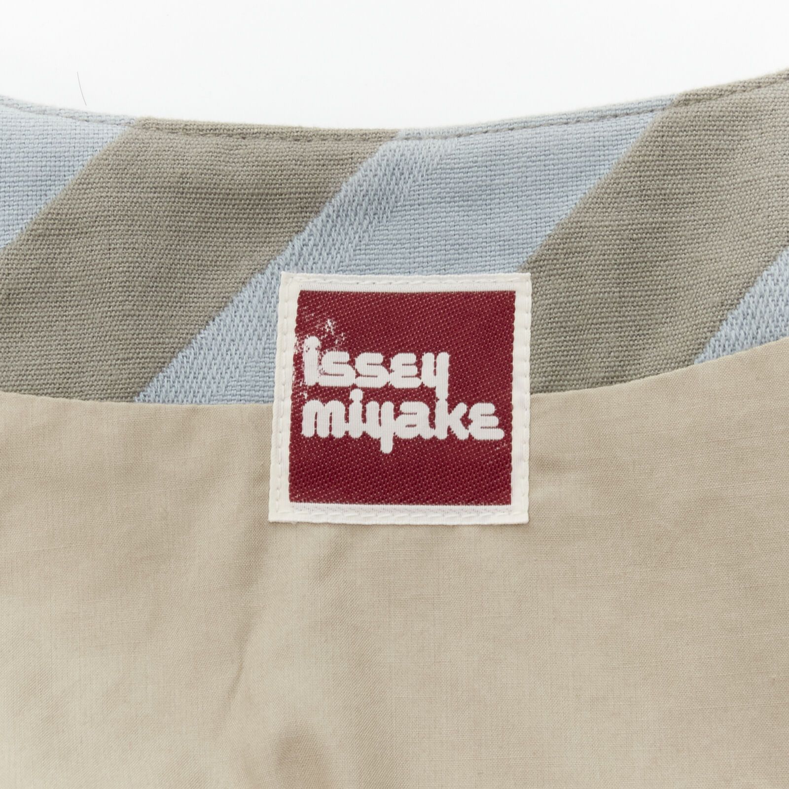 Issey Miyake ISSEY MIYAKE 1980's Vintage grey sky blue geometric jacquard Cocoon coat M Rare Size M / US 6-8 / IT 42-44 - 9 Thumbnail