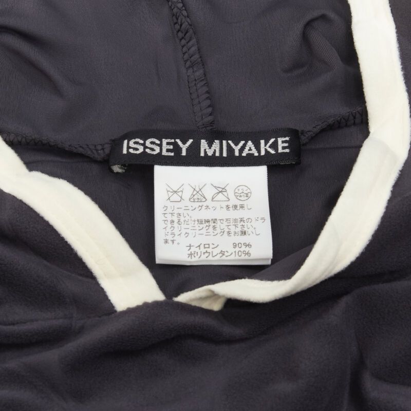 Issey Miyake ISSEY MIYAKE 2000 Vintage Runway Egg Carton black white cloque hooded dress L Size L / US 10 / IT 46 - 11 Thumbnail