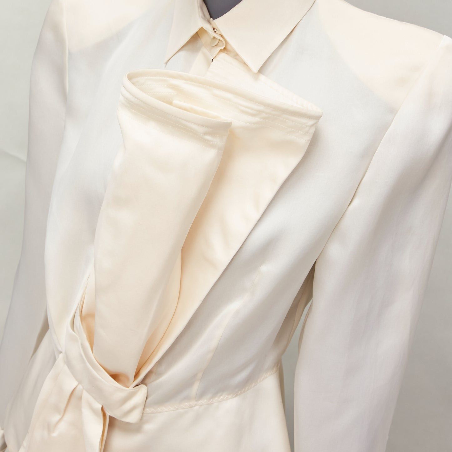 Gianfranco Ferre GIANFRANCO FERRE Vintage cream silk XL bow detail power shoulder jacket IT44 L Size M / US 6-8 / IT 42-44 - 2 Thumbnail