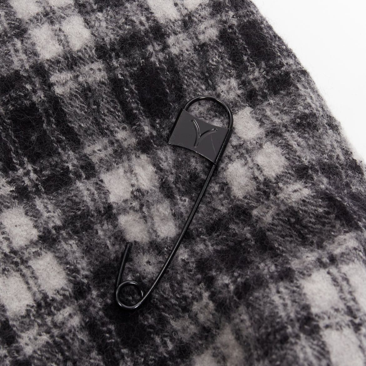 Yohji Yamamoto Y'S YOHJI YAMAMOTO grey 100% wool checkered black Y safety pin fringe scarf Size ONE SIZE - 2 Thumbnail