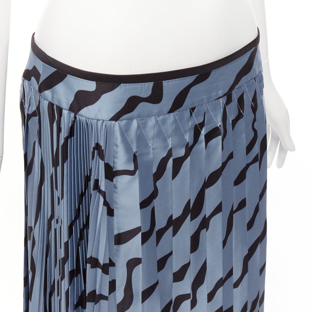 Victoria Beckham VVB VICTORIA BECKHAM blue black diagonal print pleated bias hem skirt UK8 S Size 27" / US 4 / IT 40 - 7 Thumbnail