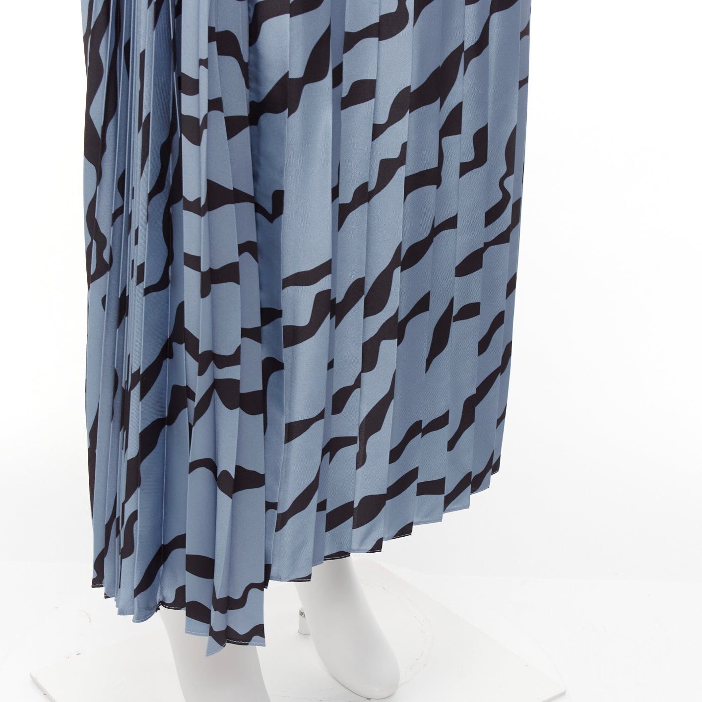 Victoria Beckham VVB VICTORIA BECKHAM blue black diagonal print pleated bias hem skirt UK8 S Size 27" / US 4 / IT 40 - 2 Thumbnail
