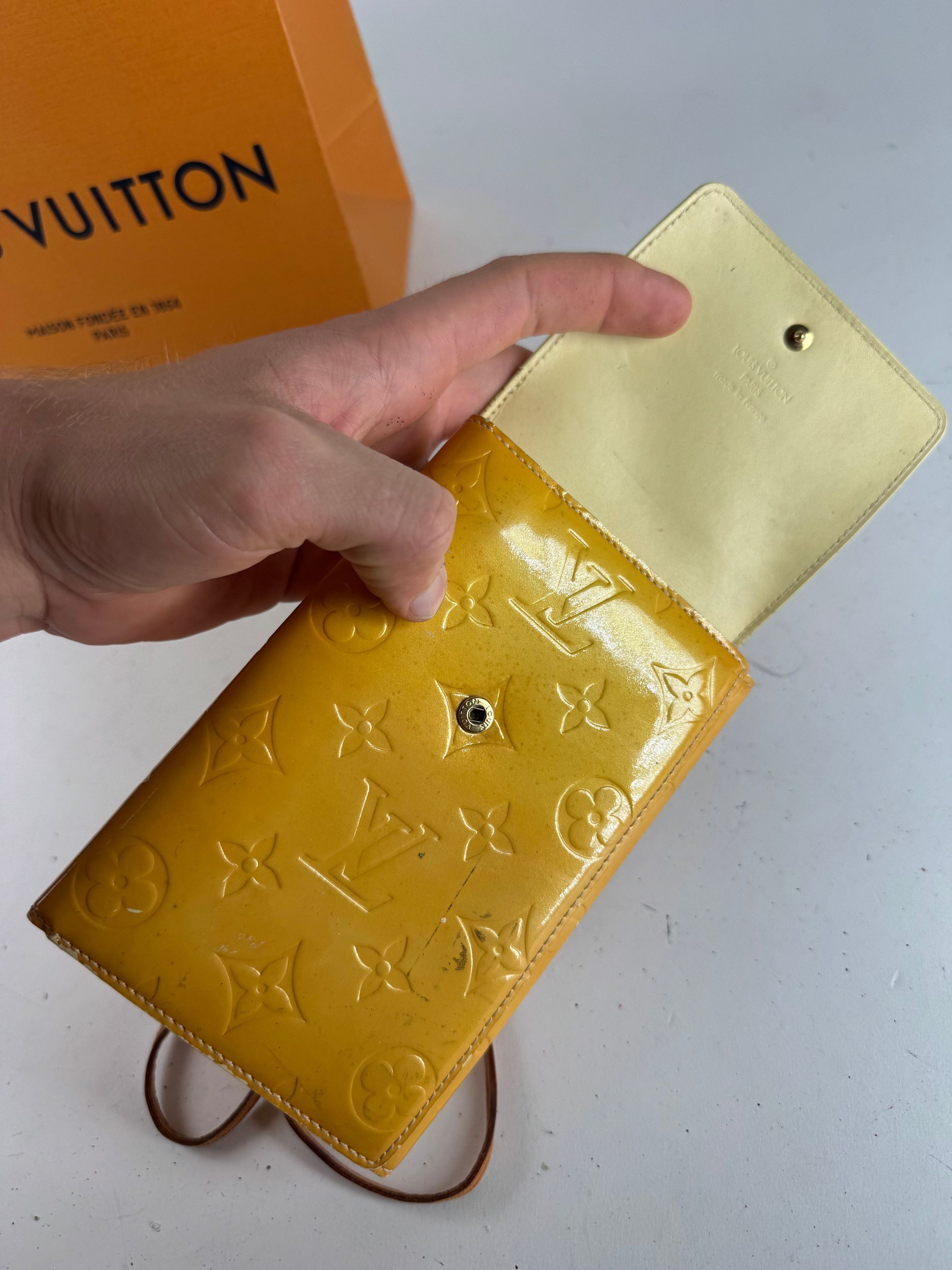Louis Vuitton Vintage Vernis Leather Messenger Bag Yellow Size ONE SIZE - 5 Thumbnail