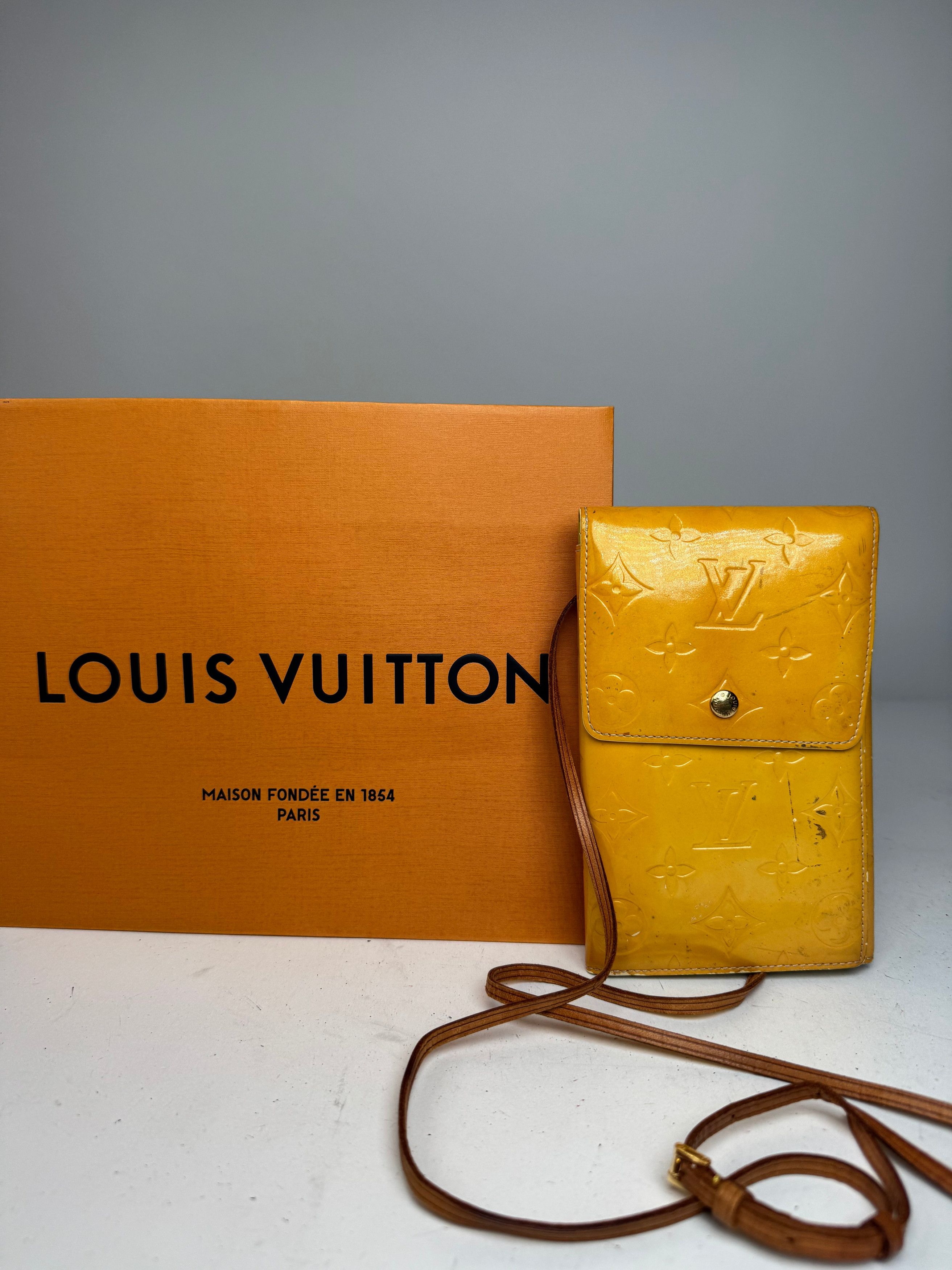 Louis Vuitton Vintage Vernis Leather Messenger Bag Yellow Size ONE SIZE - 3 Thumbnail