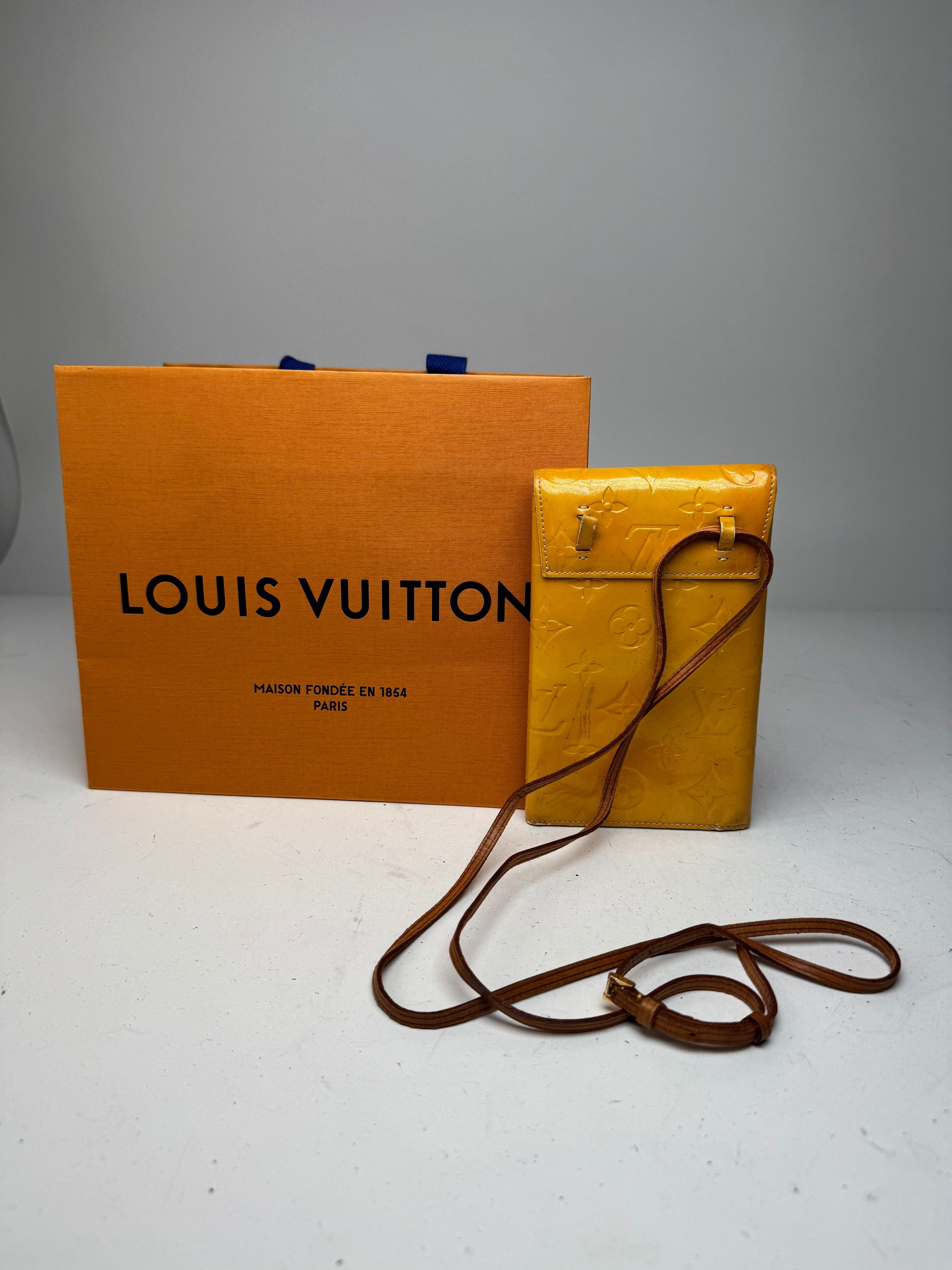 Louis Vuitton Vintage Vernis Leather Messenger Bag Yellow Size ONE SIZE - 2 Thumbnail