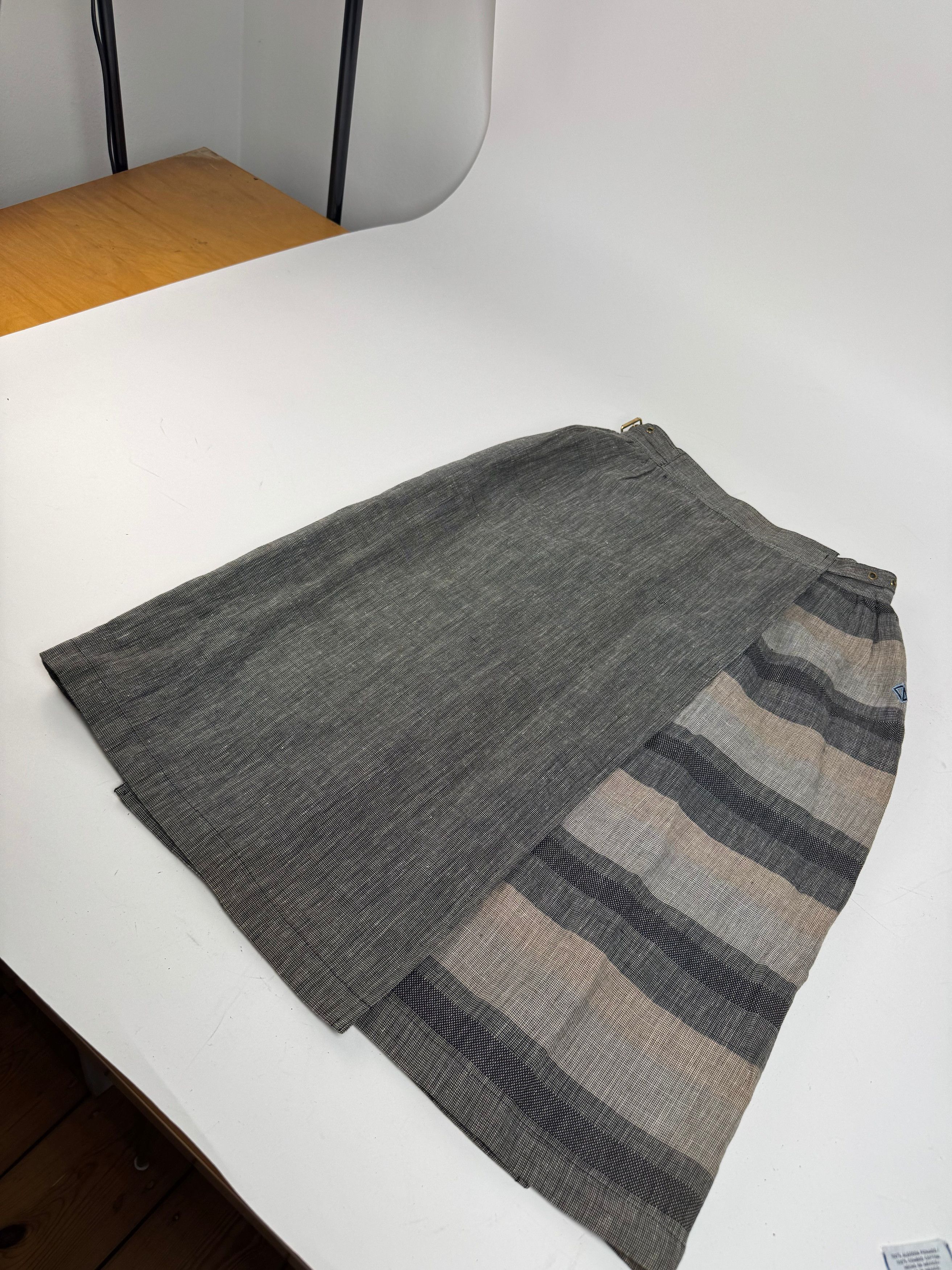 Dior Vintage Asymetric Checked Wool Skirt M Grey Size 30" / US 8 / IT 44 - 6 Thumbnail