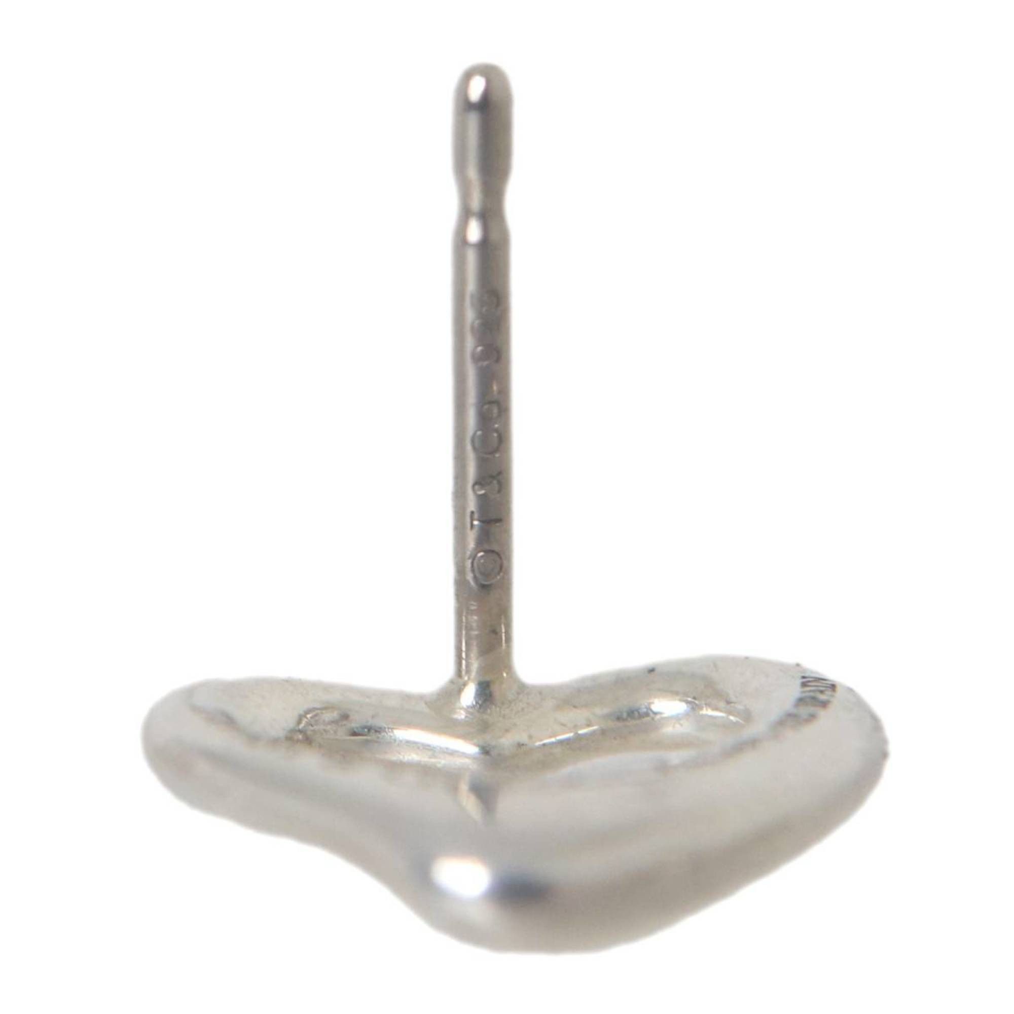 Tiffany & Co. Tiffany & Co. heart earrings in 925 sterling silver, approximately 1.1cm wide x 1cm high, weighing 1g per earring. Size ONE SIZE - 4 Thumbnail