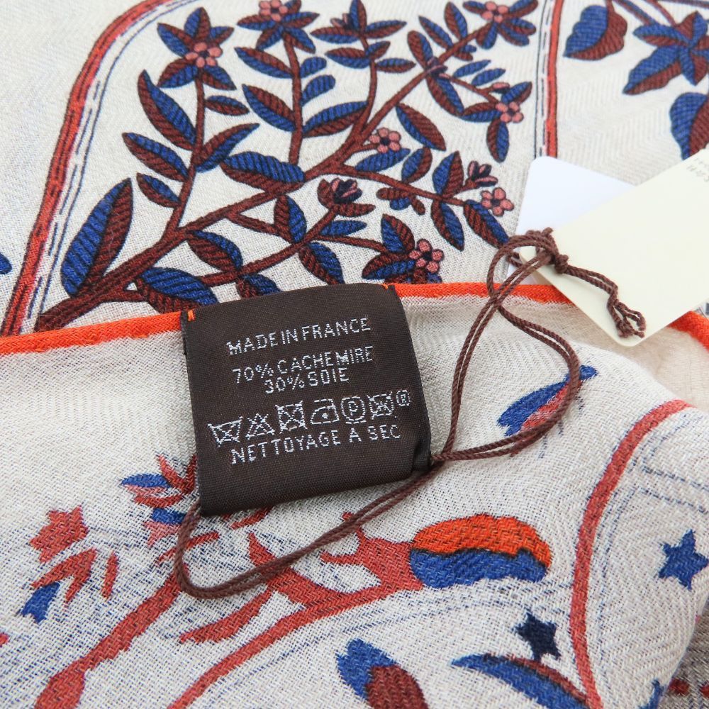 Hermes Hermes Hermes Triangle Geant Cashmere Silk Large Scarf Natural Material Scarf DUTY FREE for USA Size ONE SIZE - 8 Thumbnail