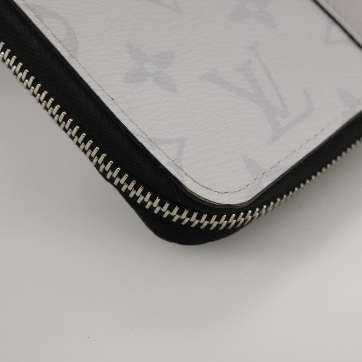 Louis Vuitton Louis Vuitton Zippy wallet vertical Taiga leather Size ONE SIZE - 10 Thumbnail