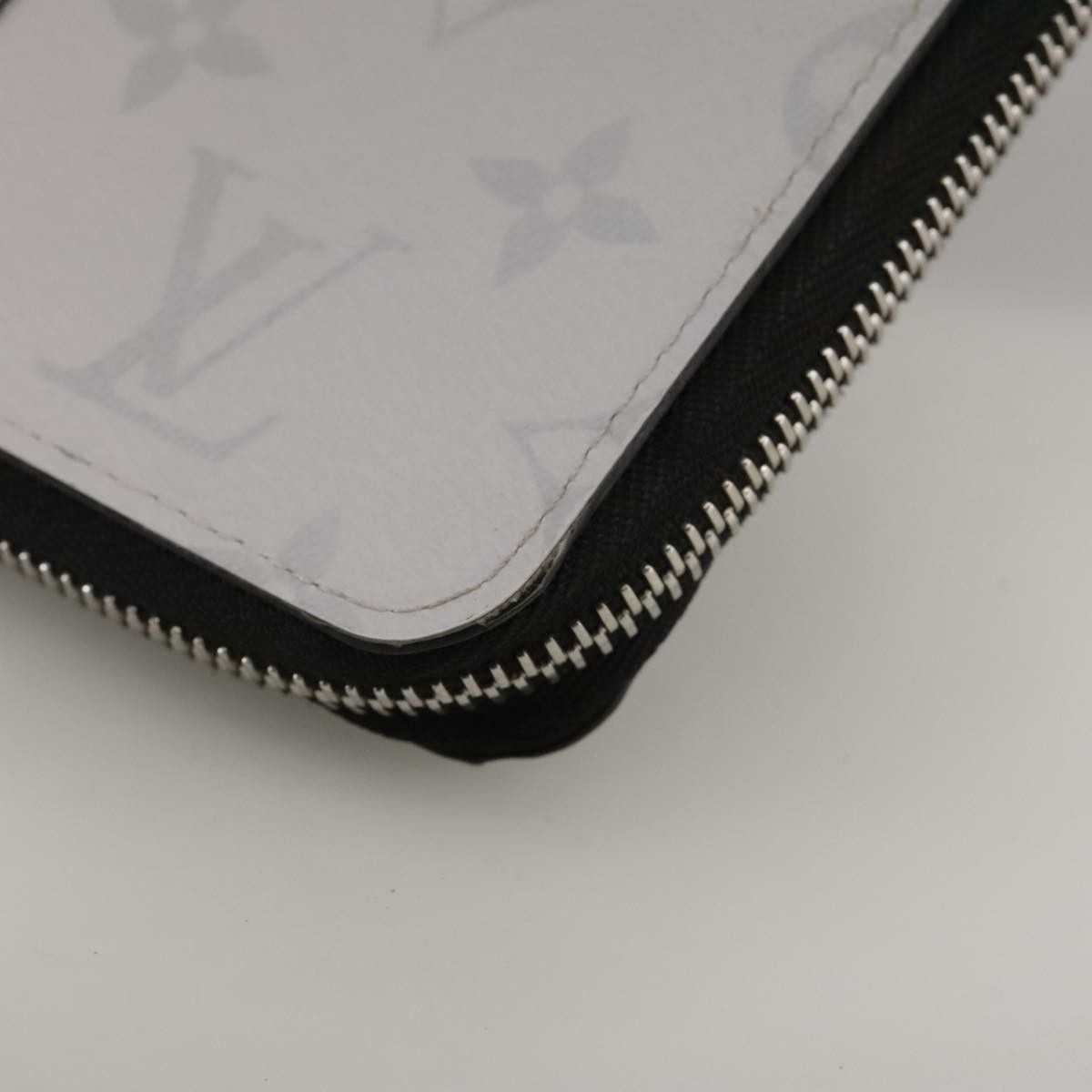 Louis Vuitton Louis Vuitton Zippy wallet vertical Taiga leather Size ONE SIZE - 9 Thumbnail