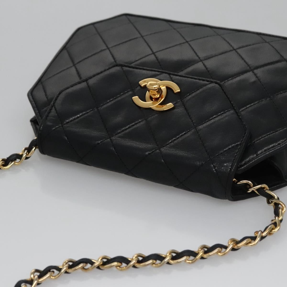 Chanel Chanel Vintage Octagon CC Flap Bag Quilted Leather Size ONE SIZE - 20 Thumbnail