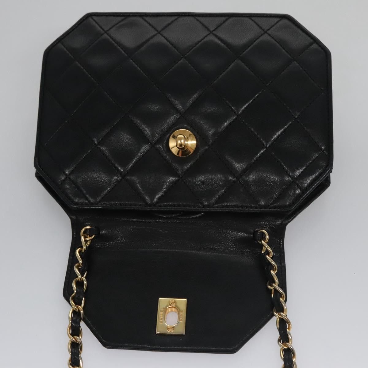 Chanel Chanel Vintage Octagon CC Flap Bag Quilted Leather Size ONE SIZE - 17 Thumbnail