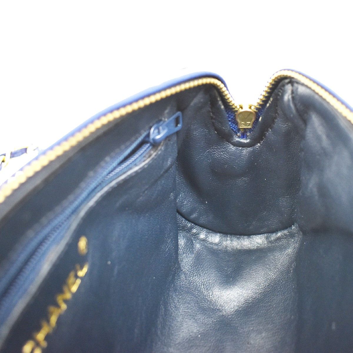 Chanel Chanel Vintage Diamond CC Barrel Bag Quilted Leather Size ONE SIZE - 14 Thumbnail