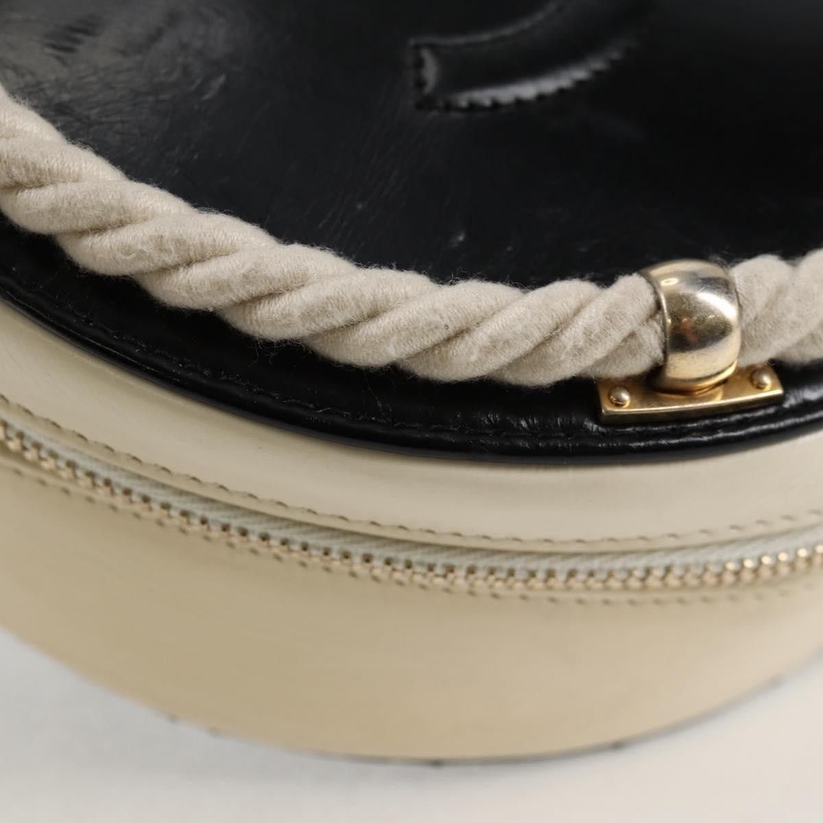 Chanel Chanel En Vogue Round Bag Crumpled Calfskin Size ONE SIZE - 10 Thumbnail