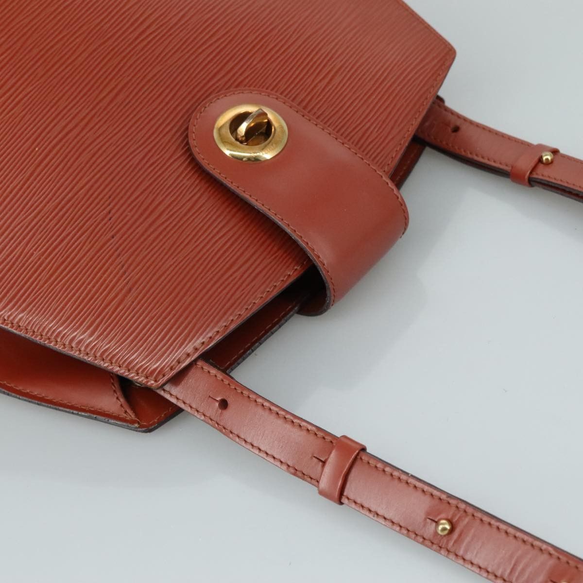Louis Vuitton Louis Vuitton Cluny Shoulder Bag Epi Leather Size ONE SIZE - 16 Thumbnail