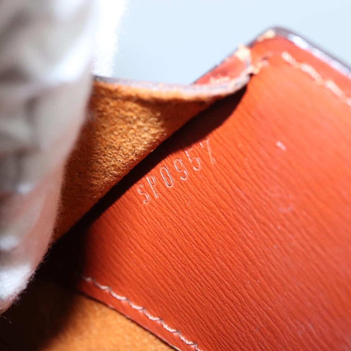 Louis Vuitton Louis Vuitton Cluny Shoulder Bag Epi Leather Size ONE SIZE - 7 Thumbnail