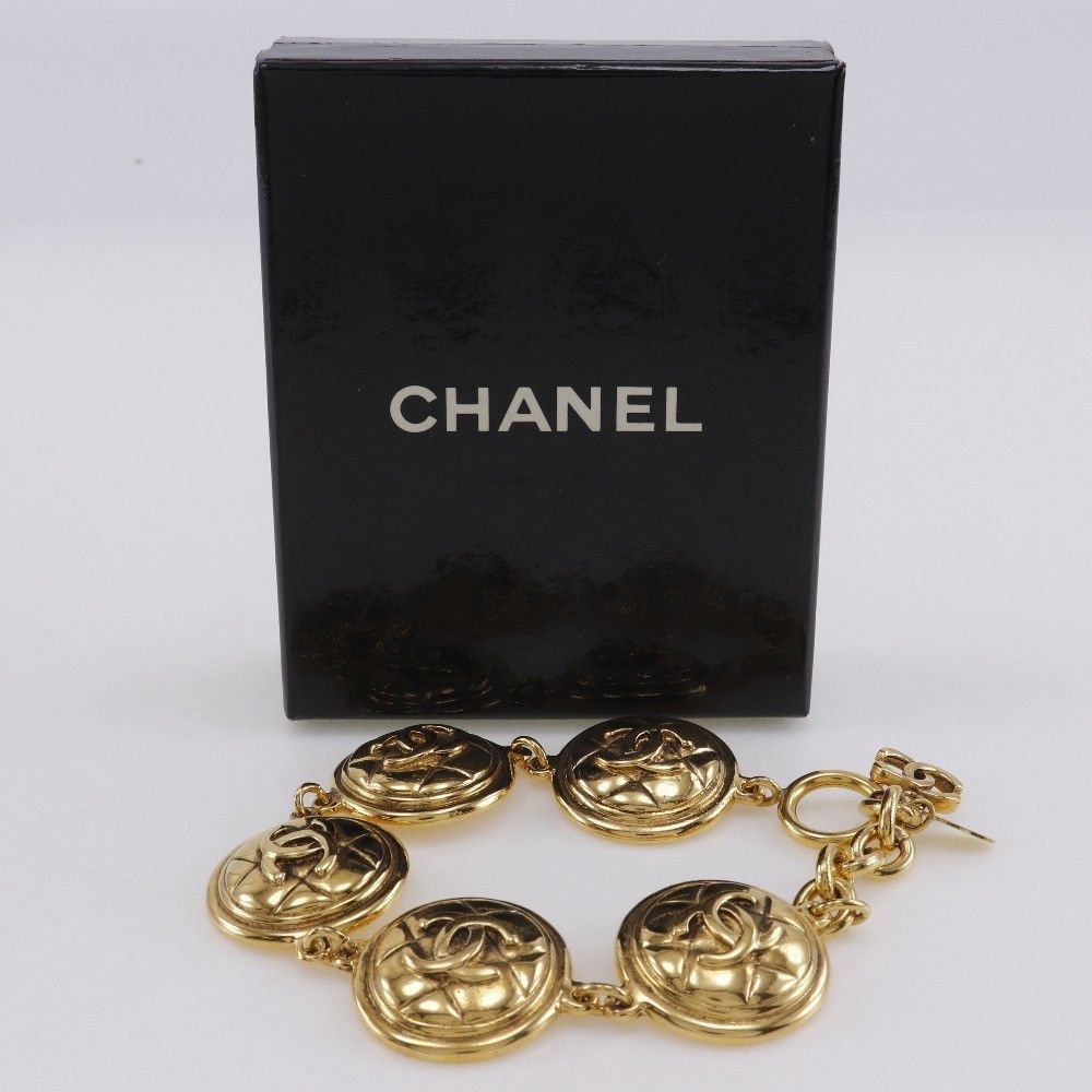 Chanel Chanel Vintage CC Quilted Medallion Bracelet Metal Size ONE SIZE - 10 Thumbnail