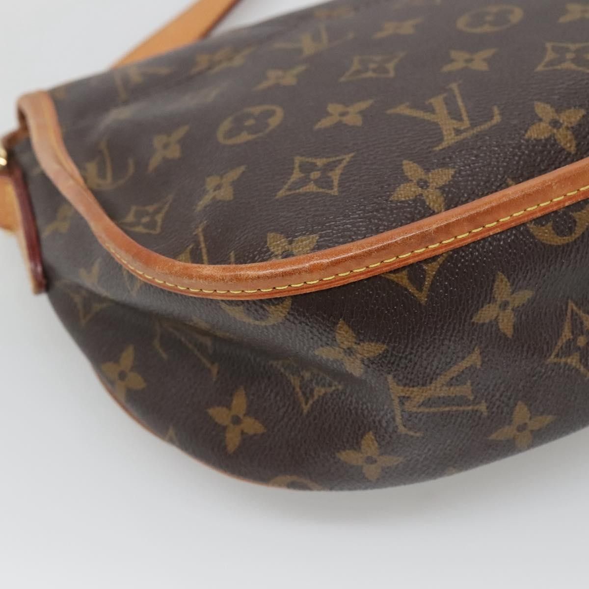 Louis Vuitton Louis Vuitton Menilmontant Handbag Monogram Canvas Size ONE SIZE - 9 Thumbnail