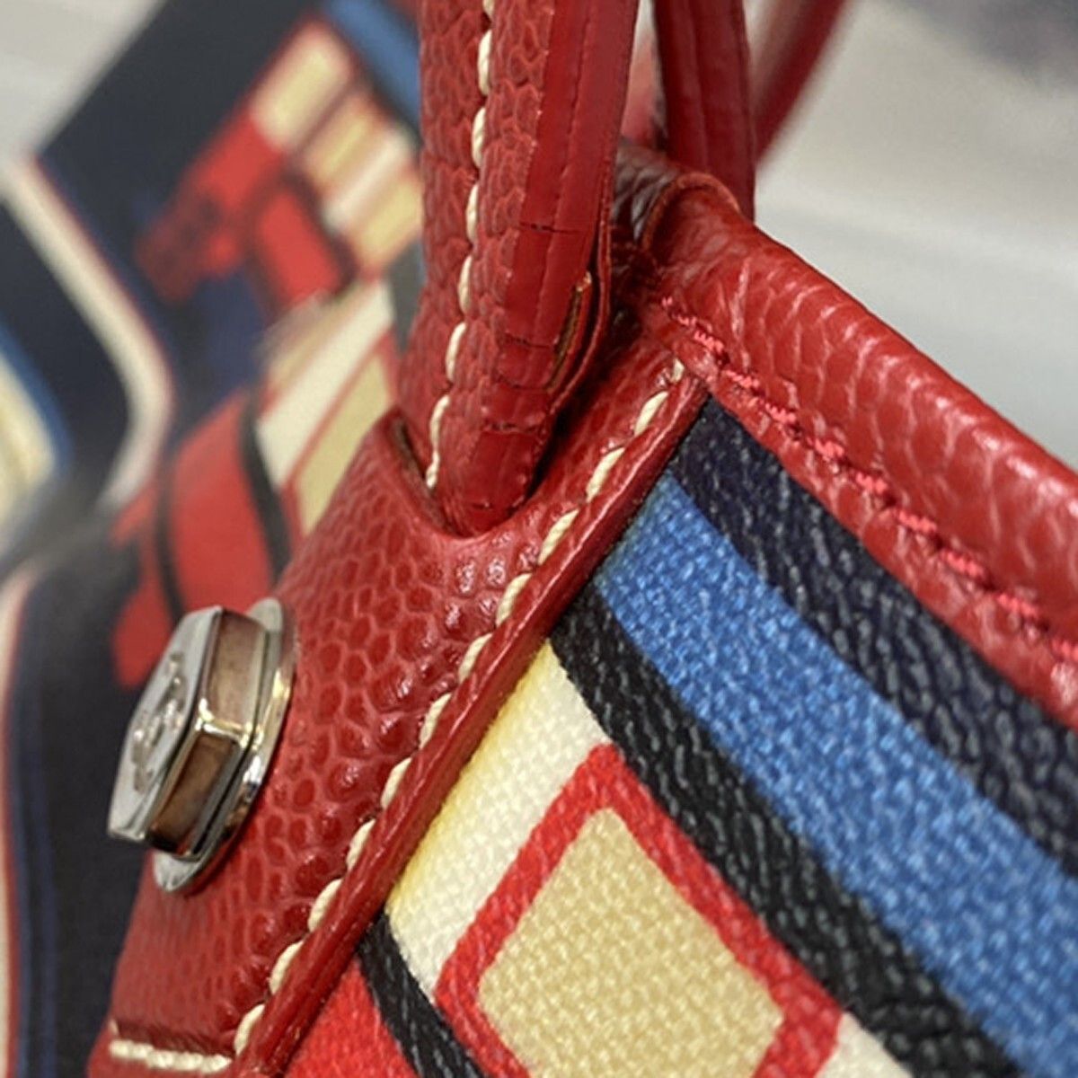 Chanel Chanel Le Train Tote Printed Coated Canvas Size ONE SIZE - 18 Thumbnail
